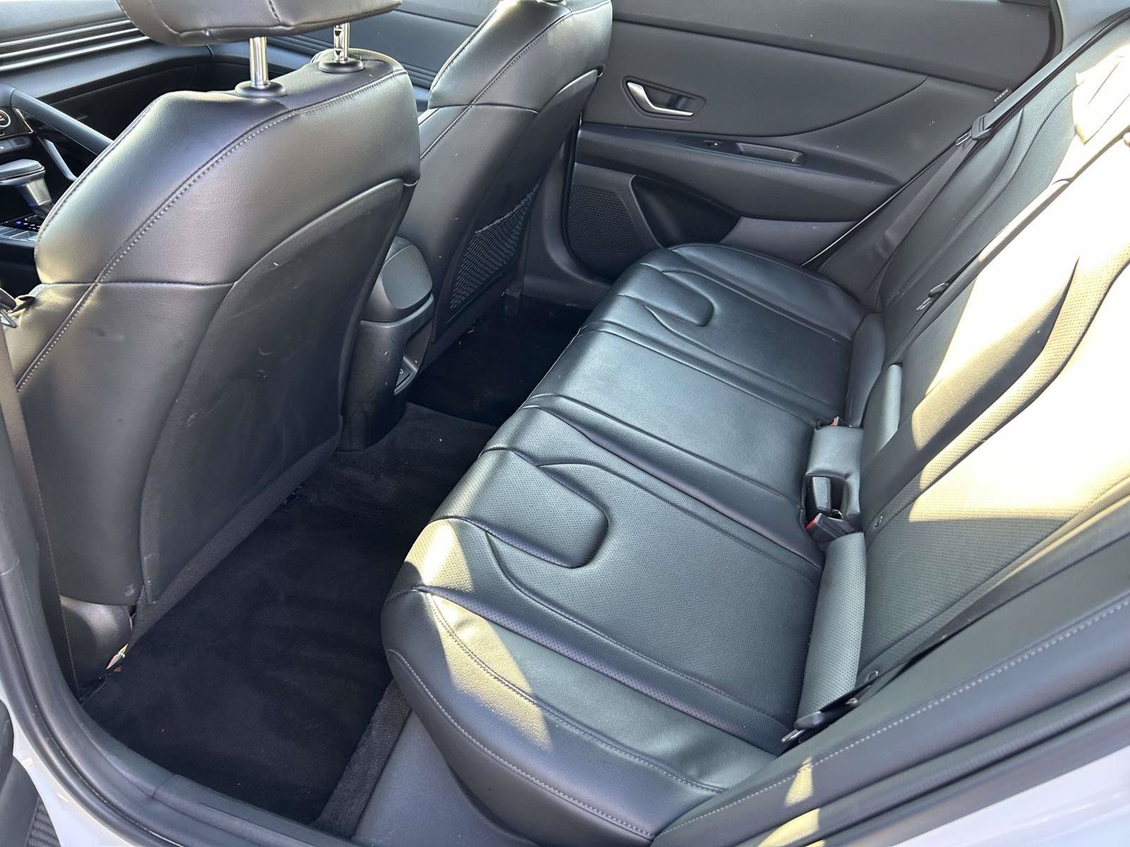Used 2025 Hyundai Elantra Limited FWD image 18