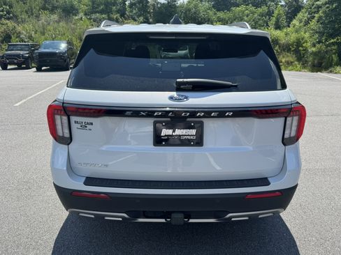 Used 2025 Ford Explorer Active w/ Active Comfort Package RWD image 6