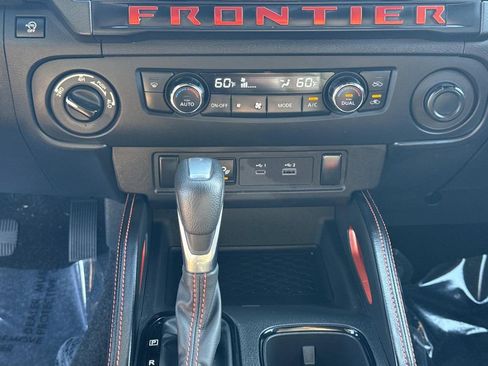 Used 2025 Nissan Frontier PRO-4X image 27