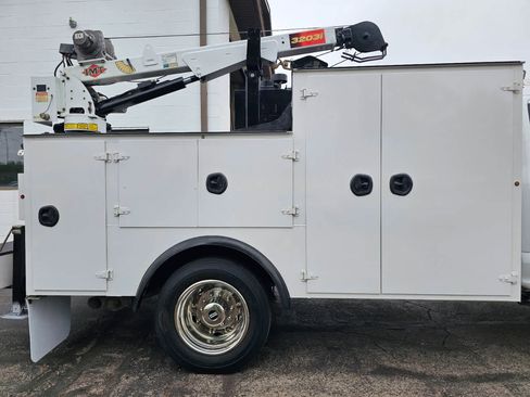 Used 2017 Ford F550 4x4 Regular Cab Super Duty image 13
