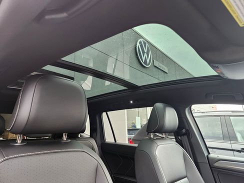 Used 2023 Volkswagen Tiguan SE R-Line AWD/4WD image 14