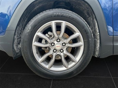 Used 2023 GMC Terrain SLT image 9