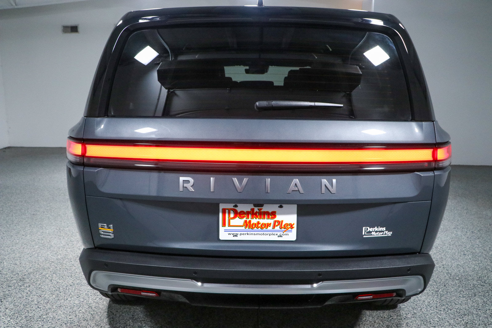 Used 2024 Rivian R1S Adventure Quad AWD/4WD image 7