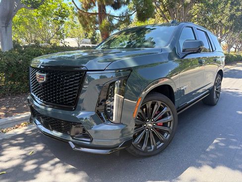 Used 2025 Cadillac Escalade V AWD/4WD image 1