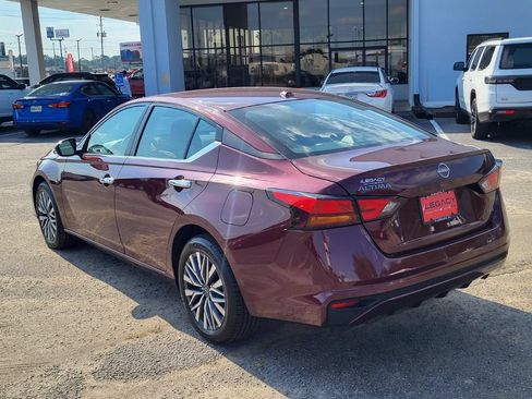 Used 2025 Nissan Altima 2.5 SV AWD/4WD image 5