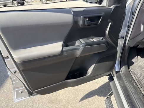 Used 2022 Toyota Tacoma SR AWD/4WD image 18