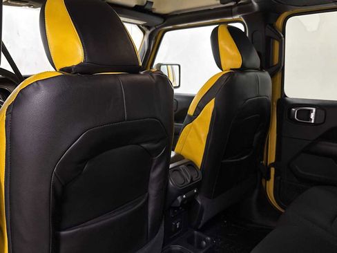 Used 2019 Jeep Wrangler Unlimited Sahara image 26