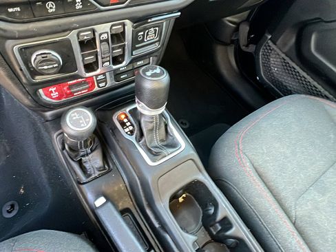 Used 2024 Jeep Wrangler Unlimited Rubicon w/ Convenience Group image 29