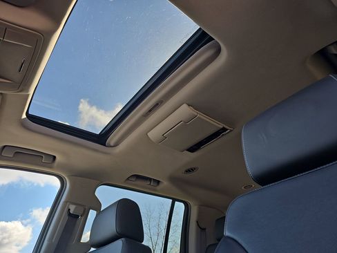 Used 2017 Chevrolet Suburban Premier image 33