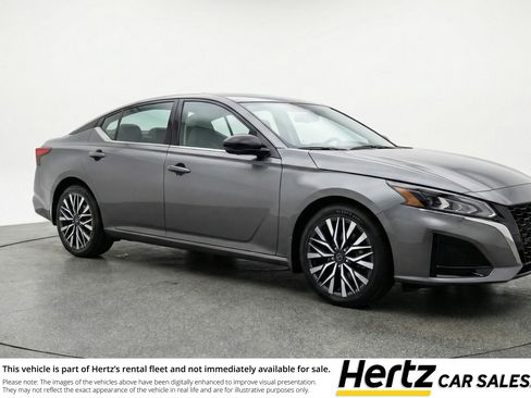 Used 2025 Nissan Altima 2.5 SV image 1
