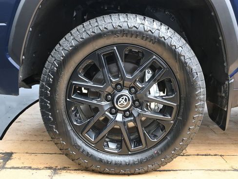 Used 2026 Toyota Tundra Limited AWD/4WD image 11