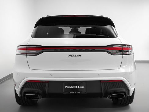 Certified 2025 Porsche Macan AWD/4WD image 11