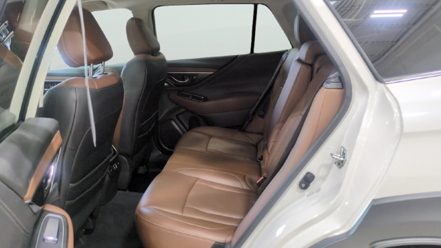 Certified 2025 Subaru Outback Touring AWD/4WD image 13