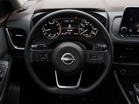 Used 2022 Nissan Rogue SV image 17