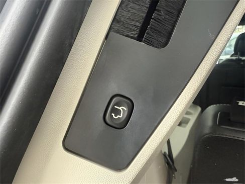 Used 2019 Dodge Grand Caravan SXT image 8