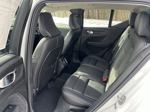 Used 2025 Volvo XC40 B5 Plus image 14