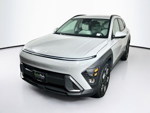 Used 2025 Hyundai Kona SEL AWD/4WD image 3