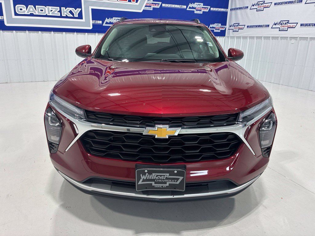 Used 2025 Chevrolet Trax LT FWD image 9