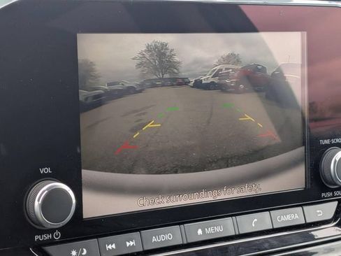 Used 2025 Nissan Pathfinder SV FWD image 14
