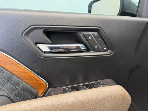 Used 2023 GMC Canyon Denali image 36