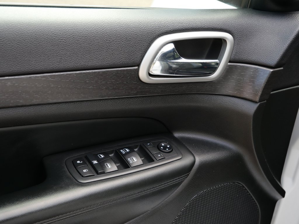 Used 2018 Jeep Grand Cherokee Altitude AWD/4WD image 22