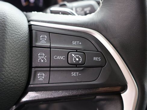 Used 2022 Jeep Grand Cherokee Laredo w/ Luxury Tech Group I image 40