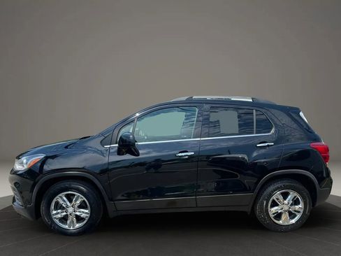 Used 2018 Chevrolet Trax LT w/ LT Convenience Package FWD image 8
