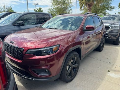 Used 2019 Jeep Cherokee Latitude Plus AWD/4WD image 2