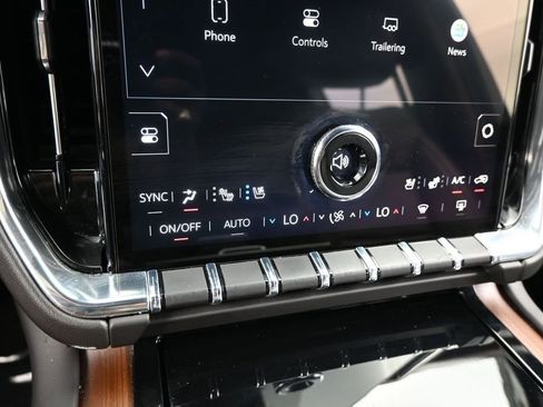 Used 2025 GMC Yukon Denali AWD/4WD image 25