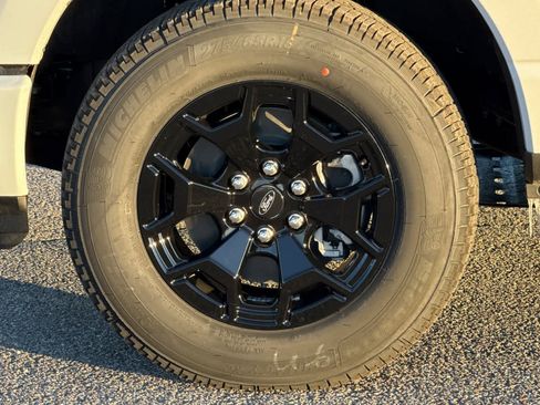 New 2025 Ford F150 Lightning XLT image 34