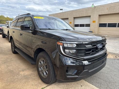 Used 2025 Ford Expedition Active image 9