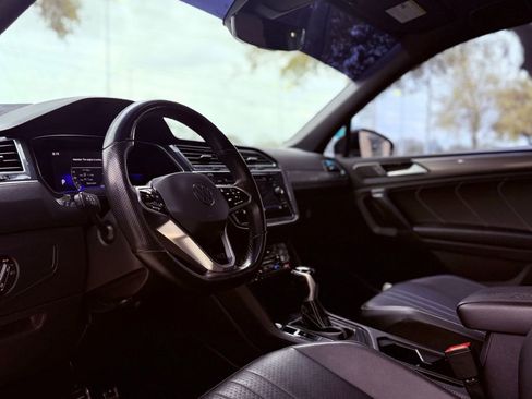 Used 2022 Volkswagen Tiguan SE R-Line image 25