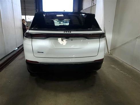 Used 2024 Jeep Wagoneer Launch Edition image 5