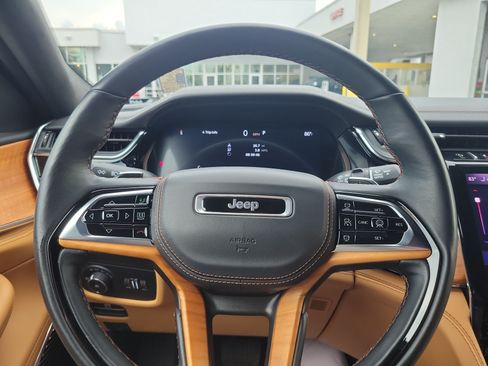 Used 2025 Jeep Grand Cherokee L Summit AWD/4WD image 18