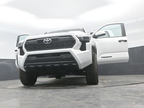 Used 2024 Toyota Tacoma TRD Off-Road AWD/4WD image 32