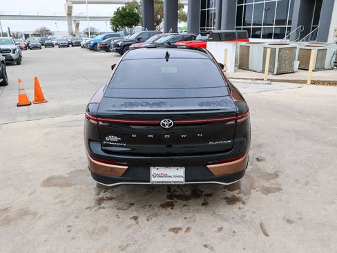 Used 2025 Toyota Crown Platinum image 8