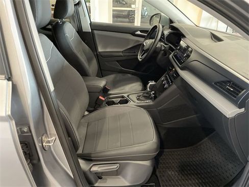 Used 2024 Volkswagen Taos SE image 16