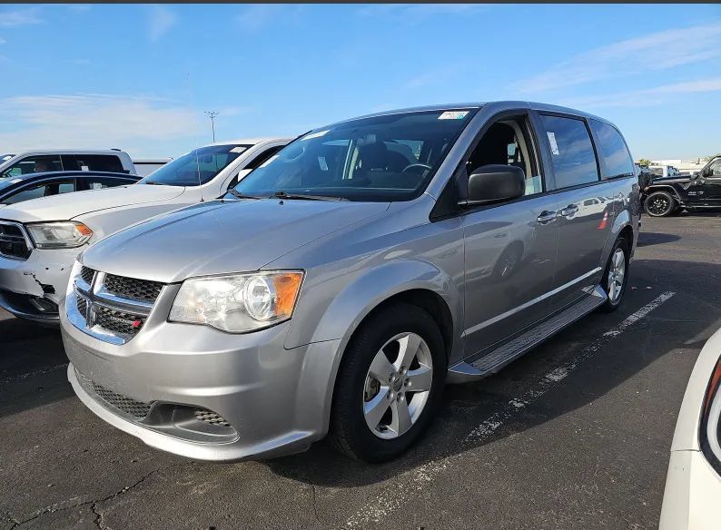 Used 2018 Dodge Grand Caravan SE w/ Rear Park Assist Package FWD image 1