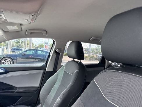 Used 2024 Volkswagen Taos SE image 3