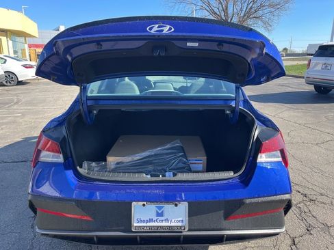 Used 2025 Hyundai Elantra Sport FWD image 11
