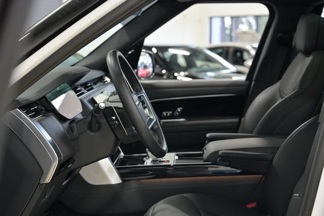 Used 2026 Land Rover Range Rover Long Wheelbase SE AWD/4WD image 18