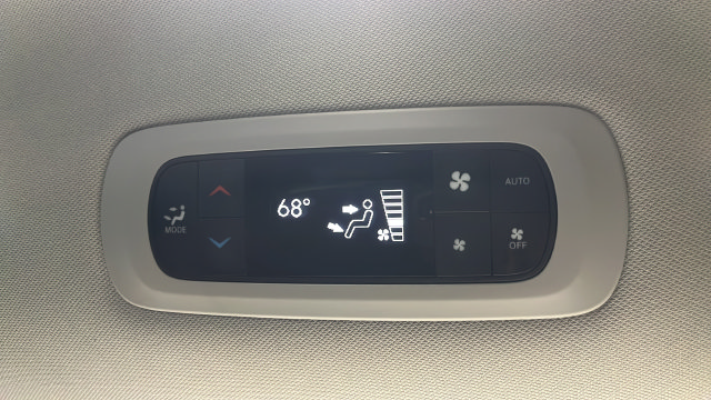 Used 2024 Chrysler Pacifica Limited FWD image 35