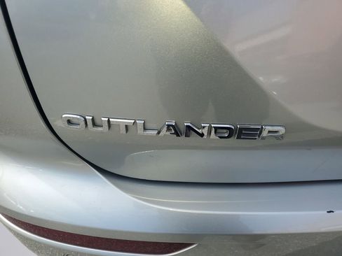 Used 2024 Mitsubishi Outlander SE image 17