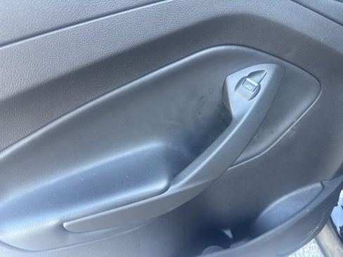 Used 2019 Ford Escape SE image 10