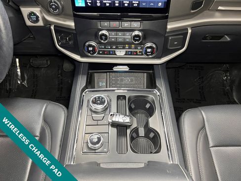 Used 2023 Ford Expedition XLT image 7