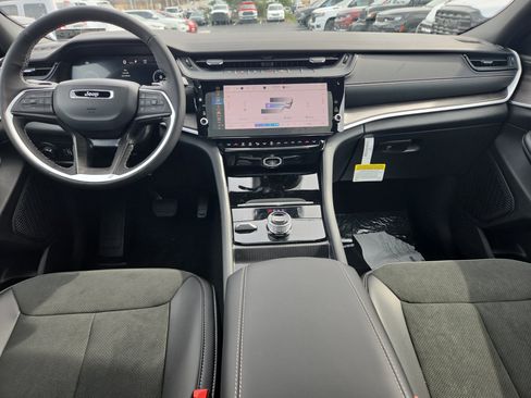 New 2026 Jeep Grand Cherokee Altitude AWD/4WD image 4