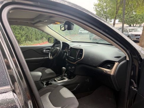 Used 2014 Jeep Cherokee Latitude w/ Comfort/Convenience Group AWD/4WD image 7