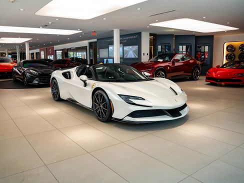 Used 2025 Ferrari SF90 Spider image 35