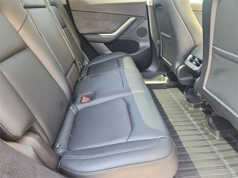 Used 2023 Tesla Model Y Performance image 26