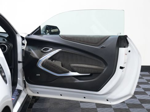Used 2018 Chevrolet Camaro ZL1 RWD image 26